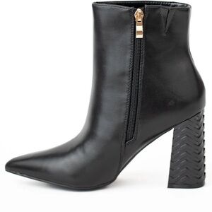BERNESS Boots Size 9 Brand New